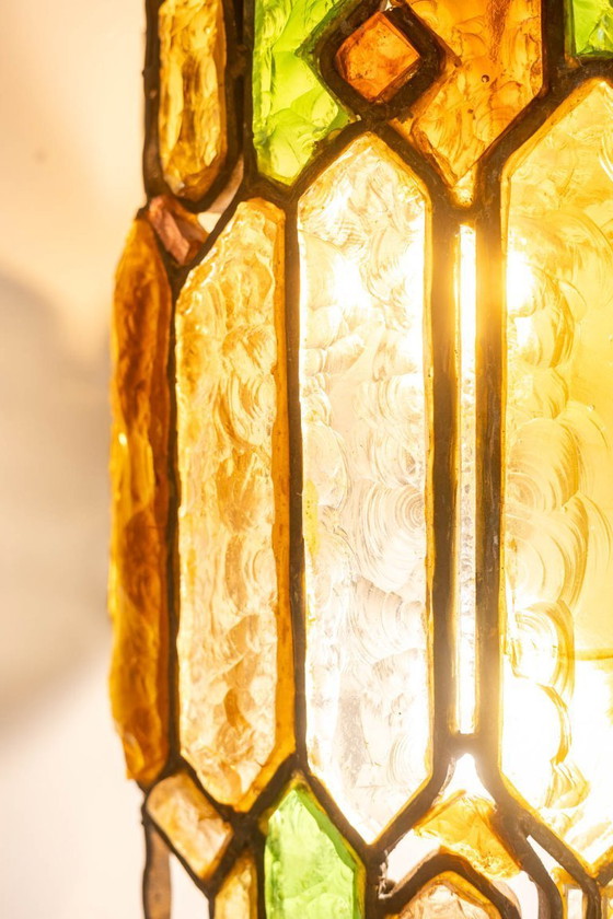 Image 1 of Lampada da parete in ferro battuto e vetro colorato. Circa 1960.