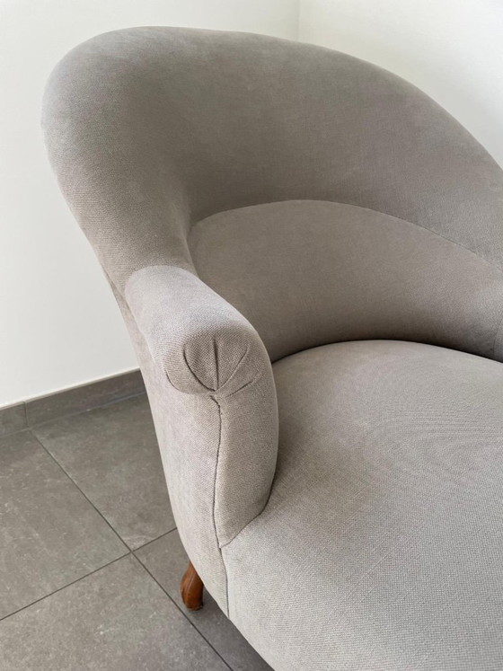 Image 1 of Elegante Chaise Longue Francesa / Méridienne en Tapicería Beige”