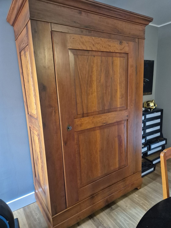 Image 1 of Armario antiguo de madera de cerezo (Black Friday)
