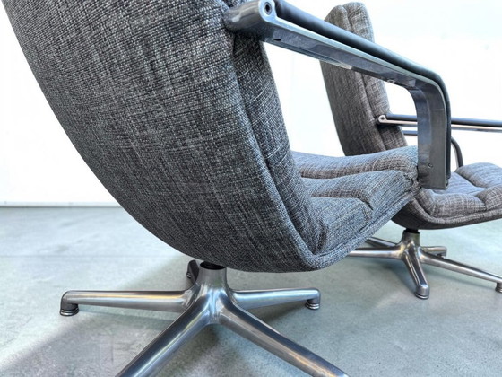Set Grijze Artifort Draaifauteuils – Chrome (photo 7 of 7)