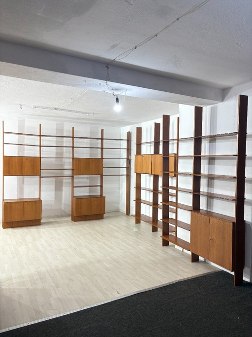 Estantería modular de pared de mediados de siglo de Interna-Peter Pedrides / Sistema de estanterías de teca de la década de 1960