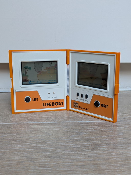 Vintage Nintendo Game & Watch 'Lifeboat' – Multi Screen – 1983 – with original box