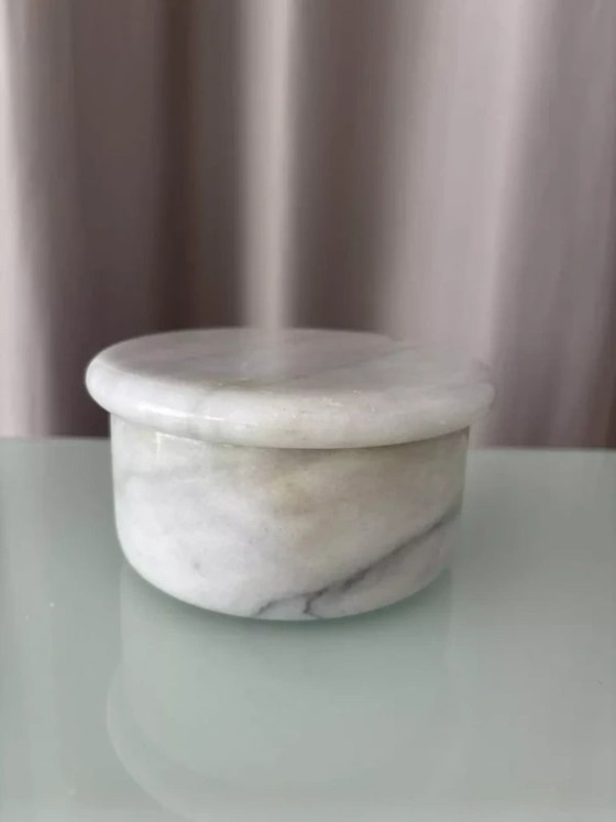 Pot met deksel van Carrera-marmer – Decoratieve objecten, Marble (photo 3 of 8)