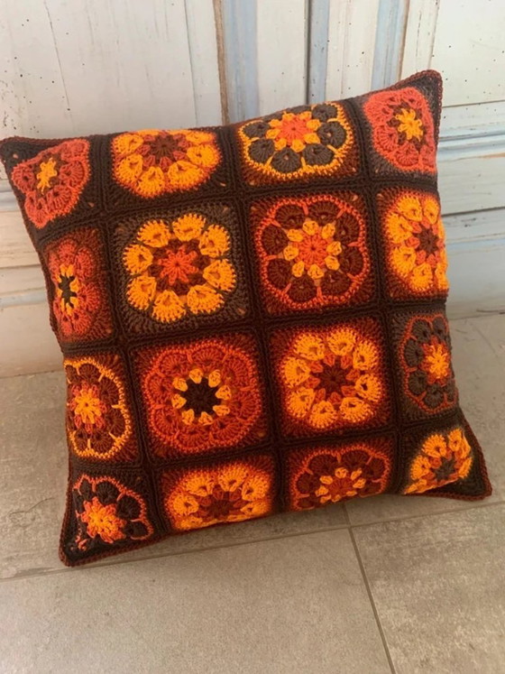 Gehaakt Kussentje, grannys squares, vintage stijl, bruin en oranje, FAIT MAIN, Textiel, Katoen (foto 2 van 6)