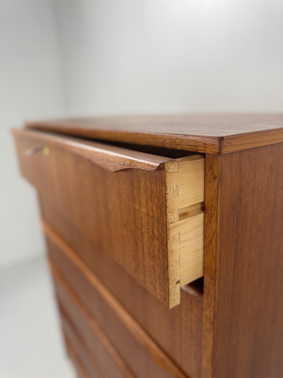 Cómoda alta danesa, Dinamarca, década de 1960. – Wood, Vintage (photo 9 of 9)