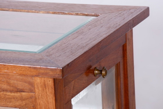 Gerestaureerde art-deco serveerwagen, walnoothout, facetgeslepen glas, Tsjechisch, jaren 1920 – Wood (photo 9 of 12)