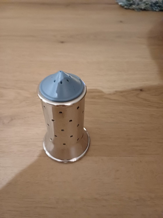 Salière et poivrière Alessi (design Michael Graves), Accessoires de cuisine, polished steel, Bleu (photo 6 sur 6)