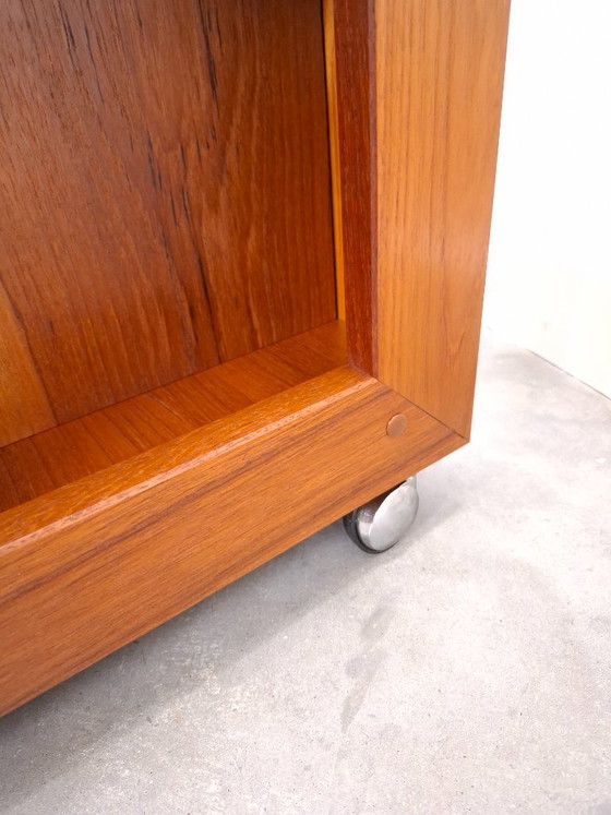 Mobiletto per giradischi in teak su ruote, tavolino, comodino, mobiletto 2 – Credenze, Wood, Plastic (photo 9 of 12)