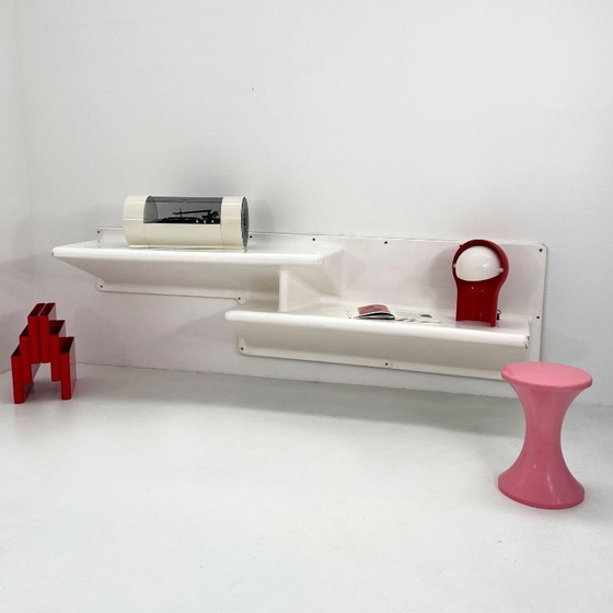 Image 1 of Grande parete attrezzata in fibra di vetro in stile spaziale con scrivania e panca o scaffali, anni '70