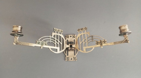 Image 1 of Geometrische messing kandelaar voor aan de muur in secessionistische/art nouveau-stijl, ca. 1900.