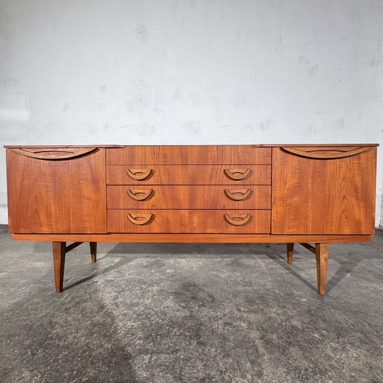 Beautility Teak Sideboard, 1960er Jahre – Holz (photo 3 of 20)
