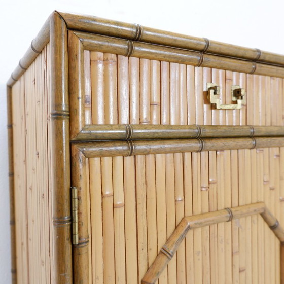 Image 1 of Commode en bambou à 2 portes et 2 tiroirs - poignées en laiton, vers 1960
