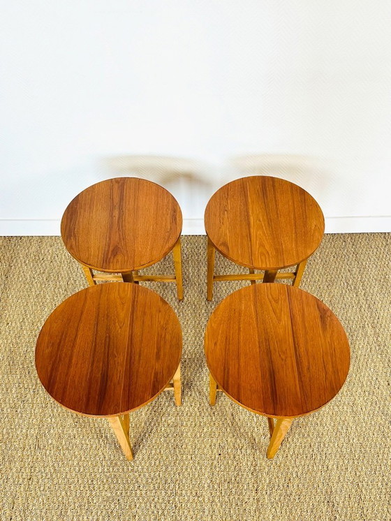 Image 1 of Set van 5 vintage Scandinavische bijzettafels van teakhout, uit 1960.