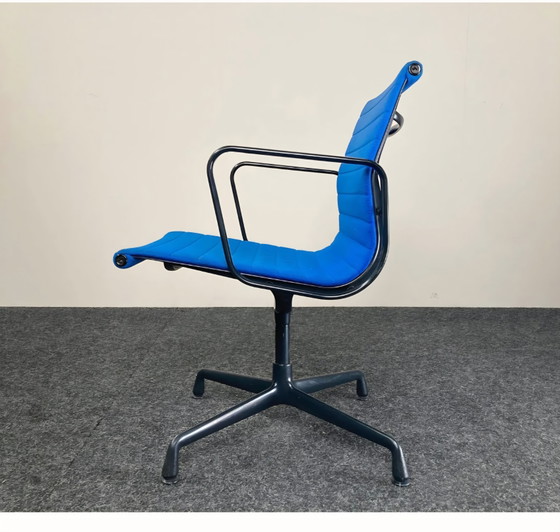 Image 1 of Sedia Vitra EA208 in alluminio – Charles & Ray Eames