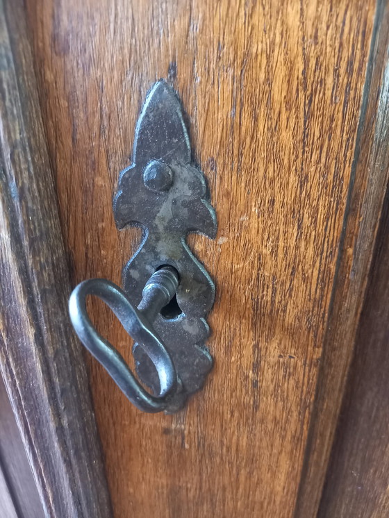 Image 1 of Schrank aus massiver Eiche