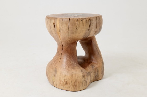 Image 1 of Tabouret/table d'appoint sculpturale, noyer sculpté, pièce unique, Logniture