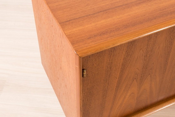 Image 1 of Credenza scandinava in teak, stile Mid-Century Modern, di Sven Andersen, del 1960.