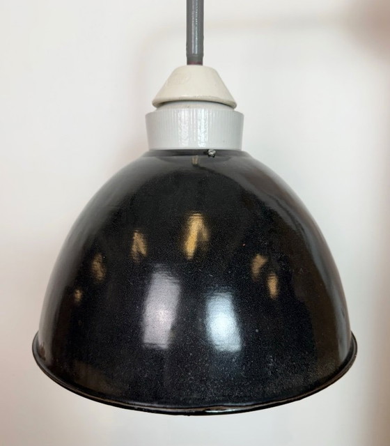 Image 1 of Industriële fabriekswandlamp met zwarte emaille kap, jaren 60
