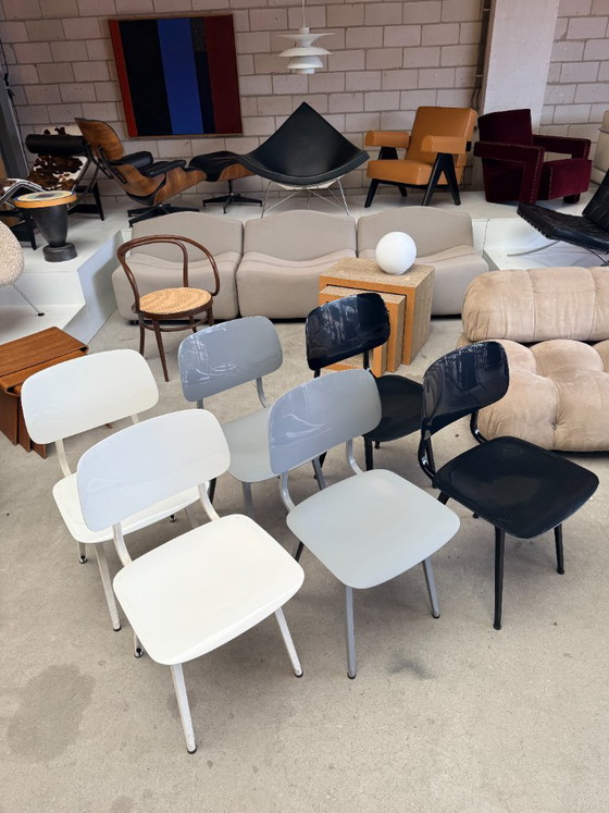 Revolt chairs by Friso Kramer (set of 6) – Ahrend de Cirkel, Dining chairs, Metal, Plastic (photo 16 of 16)