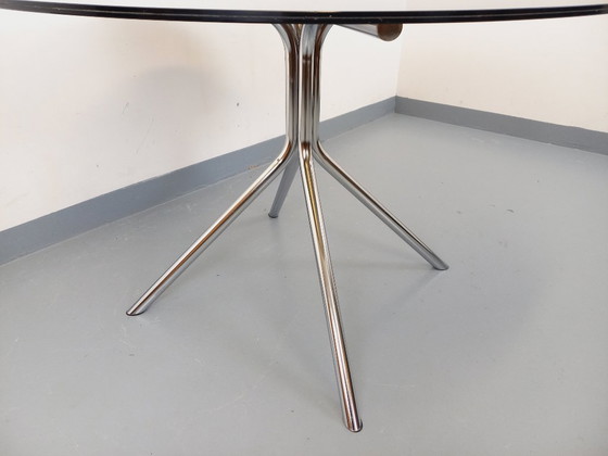Image 1 of Vintage ronde eettafel van plexiglas, rookglasachtig materiaal en verchroomd metaal, in Space Age-stijl uit de jaren 70.
