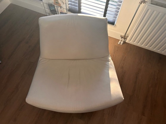 Weißer Leder Drehbarer Design Sessel – Leather, Metal (photo 4 of 5)