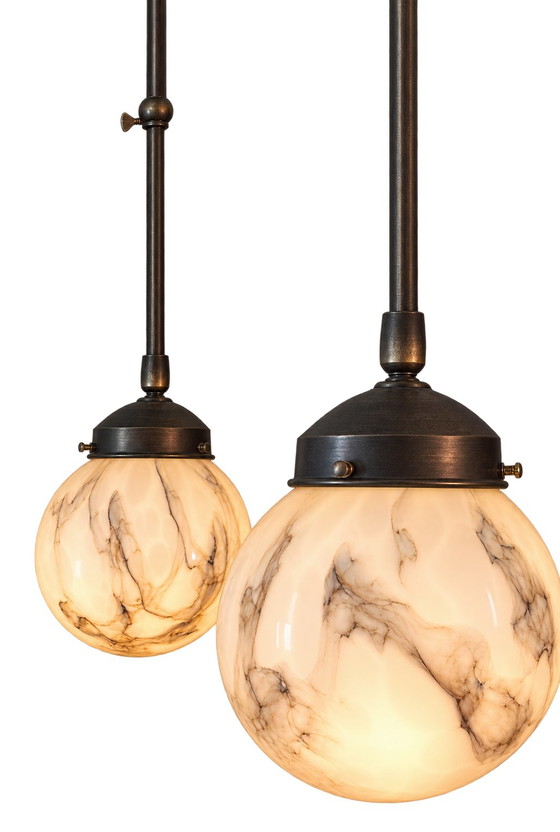 Set Van 2 Vintage Hanglampen Met Gemarmerde Glazen Bollen – 15 Cm – Glass, Brass (photo 5 of 5)