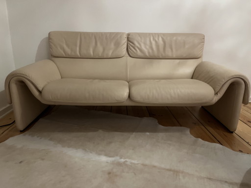 De sede 2011/02 Divano a due posti in pelle Ecru Crema Beige Bauhaus Space Age Organic Modernist
