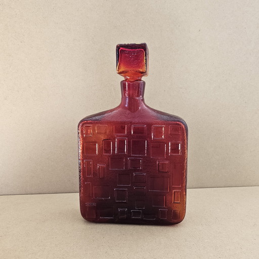 Vintage Italienische Rote Glas Karaffe mit Stopfen Empoli Glass 1960er-70er Jahre Dekoobjekt Relief geometrische Formen