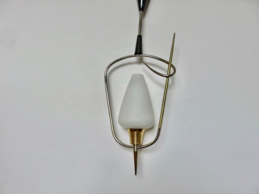 Lampadario "ARLUS", Francia, anni '50-'60, vetro opalino e ottone