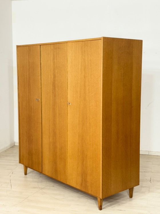 Image 1 of Magnifique armoire vintage, placard à linge, meuble en bois, style milieu du siècle