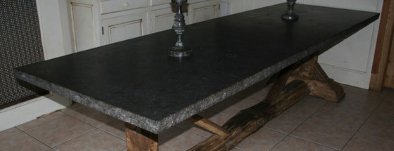 Tavolo con piano in pietra blu e base in rovere antico – Tavoli da pranzo, Legno (photo 2 of 9)