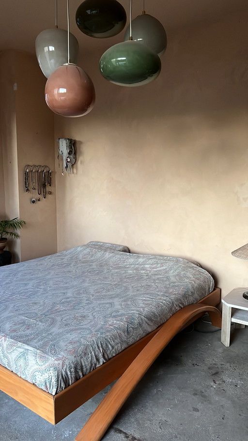 Lit design, matelas 180x200 en bois massif