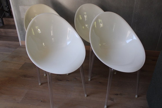 Image 1 of 4 sedie bianche Mr Impossible Kartell di Philippe Starck