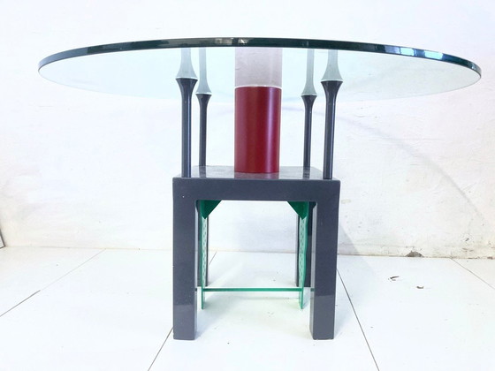 Image 1 of Mesa de comedor redonda estilo Memphis, de metal y cristal, diseño de los años 80/90.