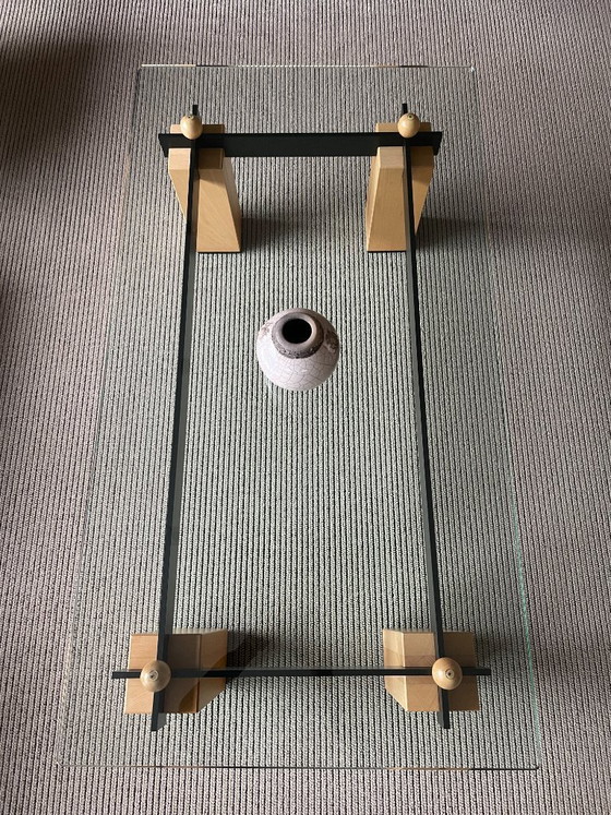 Image 1 of Table basse architecturale moderniste – plateau en verre flottant, acier et bois massif