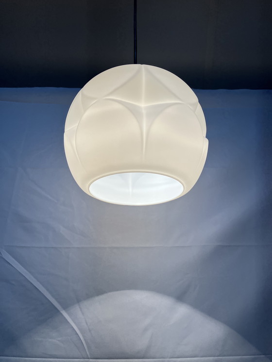 Image 1 of Vintage Peill & Putzler artisjok opaline hanglamp 1960
