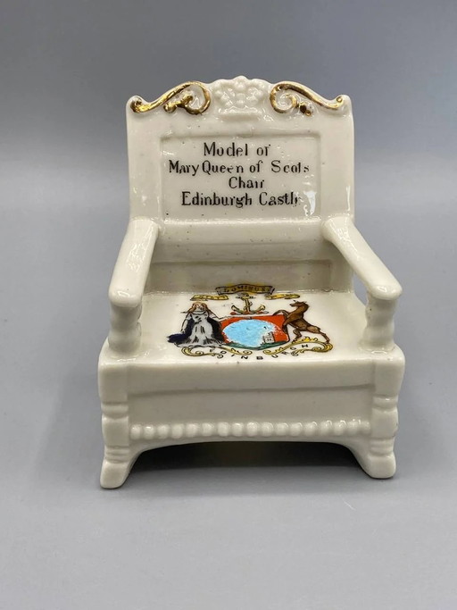 Miniature Porcelain Armchair – Mary Queen of Scots – Caledonia Heraldic China – Circa – decoratieve objecten, Gold