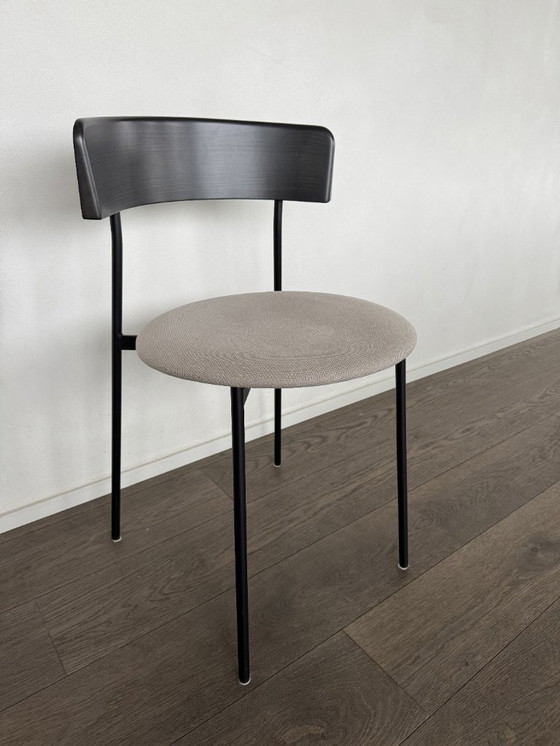 Image 1 of Chaise FEST Friday 8 x Olbia 181, structure et dossier noirs