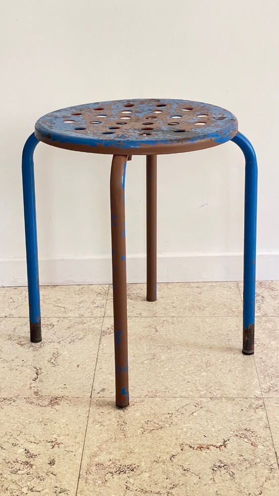 Image 1 of Paar industriële stalen PATINE TABOURETS Blauw & Chocolade VINTAGE