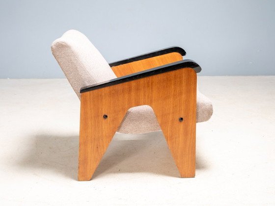 Image 1 of Tsjechische loungeset uit het midden van de 20e eeuw, bestaande uit A-vormige fauteuils en een tafel, jaren 50.