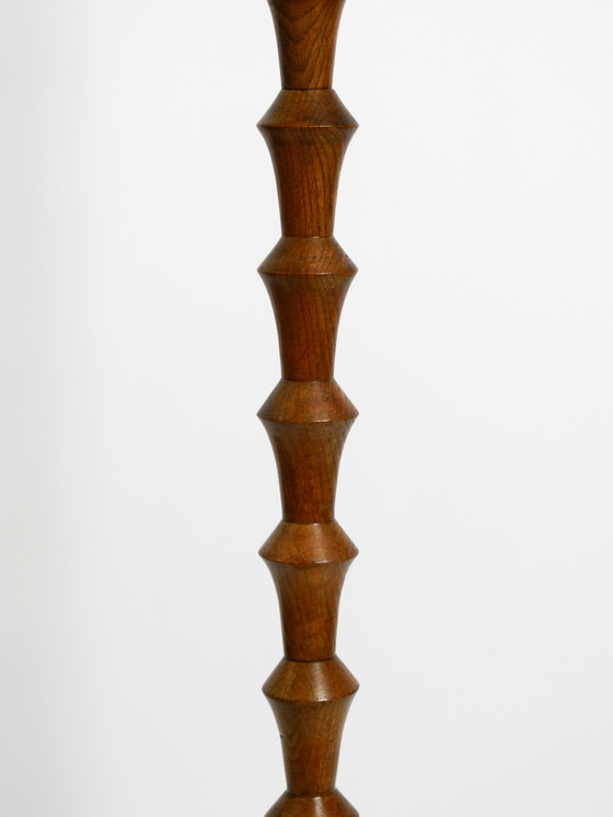 Image 1 of Preciosa lámpara de pie grande original alemana de los años 30 de madera de roble oscuro sin pantalla