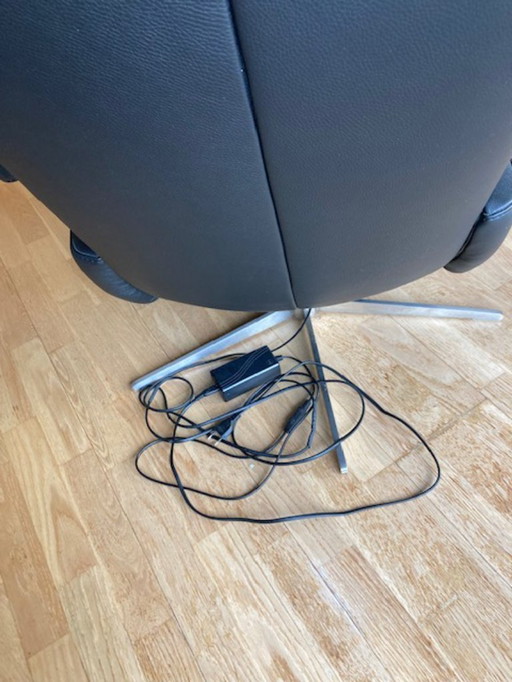 Fashionable leather stand-up chair