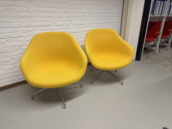 Image 1 of 2x HAY  Loungefauteuil - Geel, Draaibaar, Aluminium Onderste
