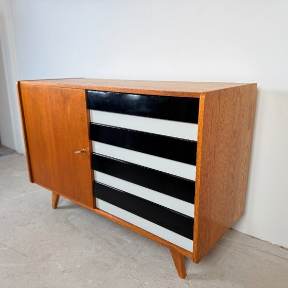 Image 1 of Credenza U458 di Jiří Jiroutek, nera con cassetti bianchi