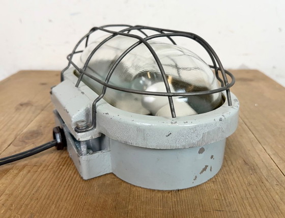 Image 1 of Aplique industrial de aluminio fundido con cristal transparente de Elektrosvit, años 70