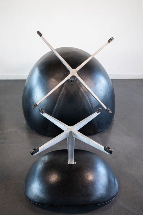 Image 1 of Arne Jacobsen – Poltrona Egg con pouf – modello 3316 – Fritz Hansen