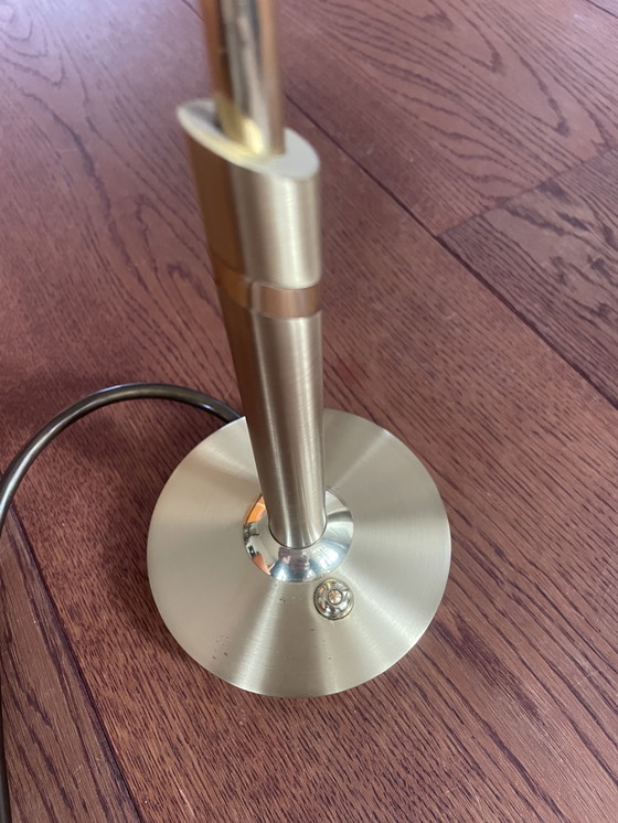 Image 1 of B+M Leuchten  Tafellamp  mat/gepolijst messing mat wit gevlamd glas  Jaren 90