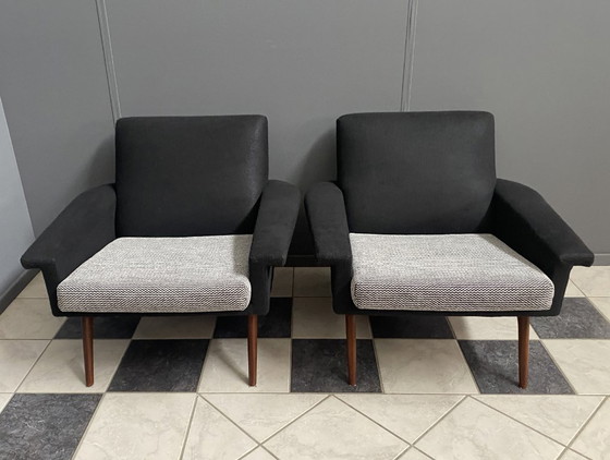 Image 1 of Set van twee zwart-witte fauteuils uit de jaren 60.