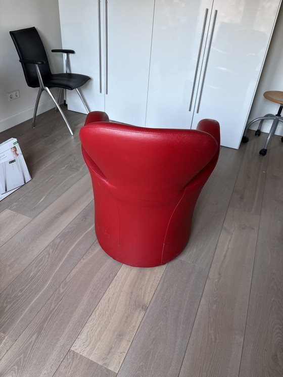 Image 1 of Fauteuil Leolux en cuir rouge avec repose-pieds