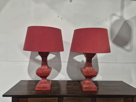 Image 1 of Lampes de table en bois gesso rouge français avec abat-jour assortis